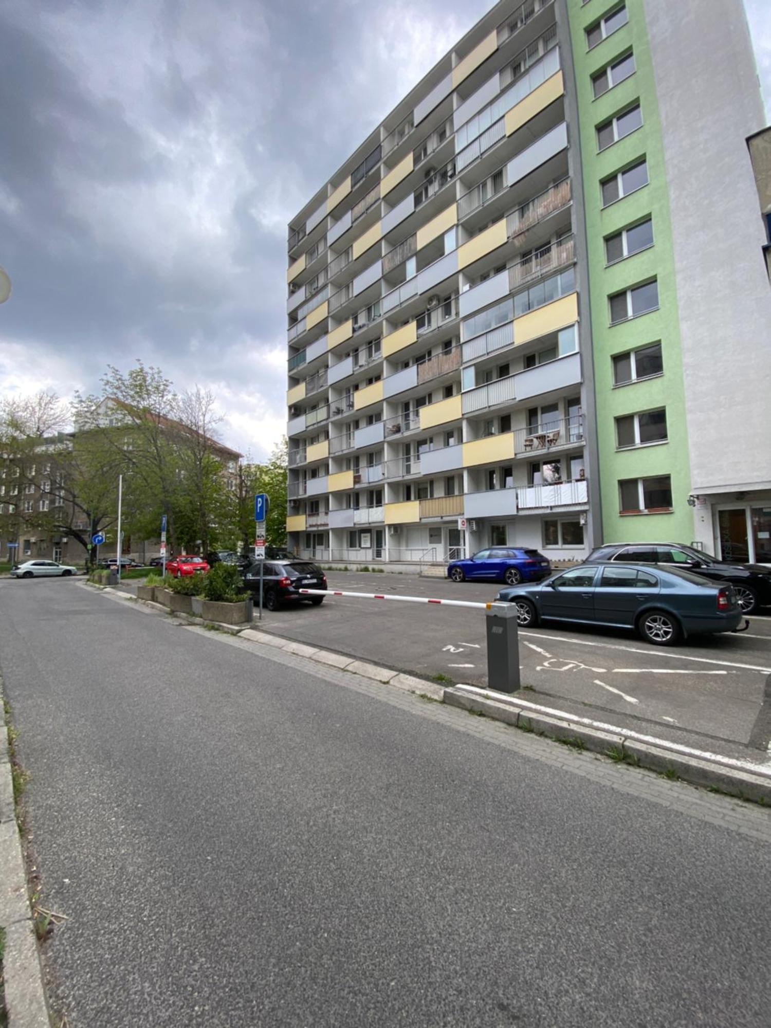 Nivy Balcony Next To Bus Station Apartmán Bratislava